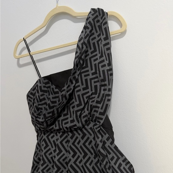 Alexander McQueen For Target Black And Grey One-Shoulder Geometric Silk Dress - Picture 3 of 6